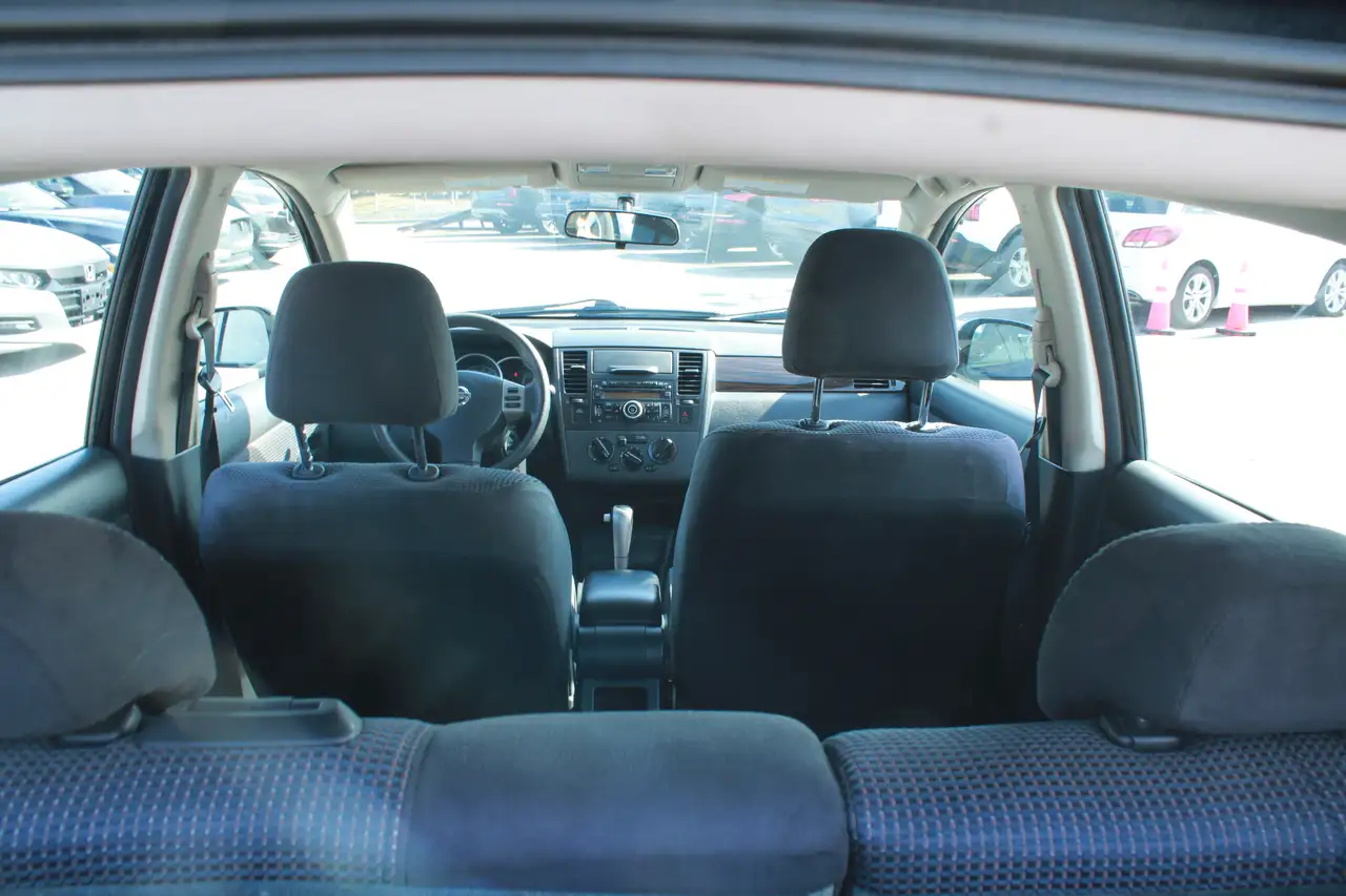 Nissan Versa снимка Nissan Versa