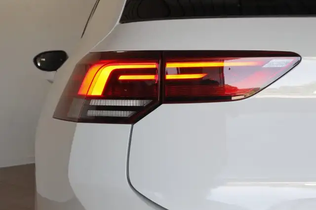 Volkswagen Golf view 14