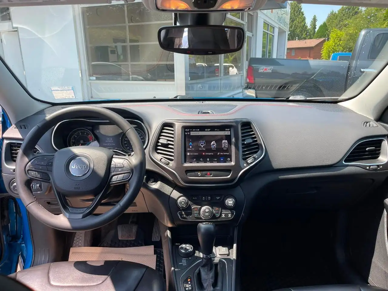 Jeep Cherokee снимка Jeep Cherokee