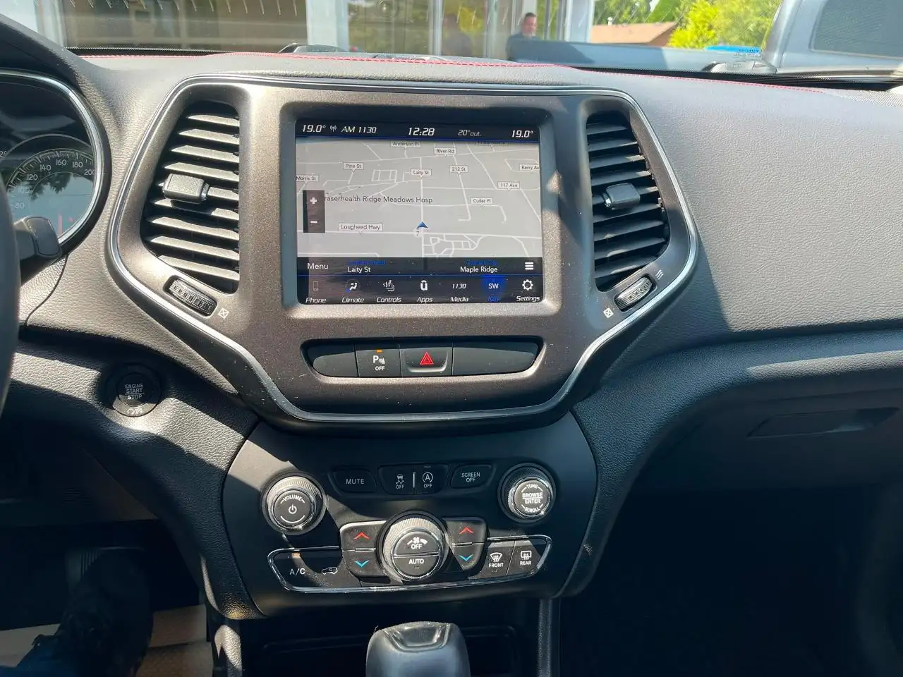 Jeep Cherokee снимка Jeep Cherokee