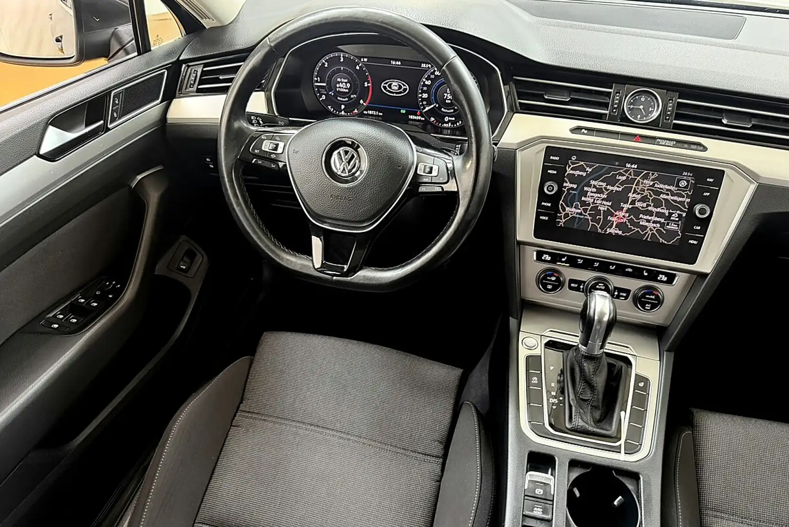 Volkswagen Passat Variant Comfortline 2,0 TDI SCR DSG Grau - 2
