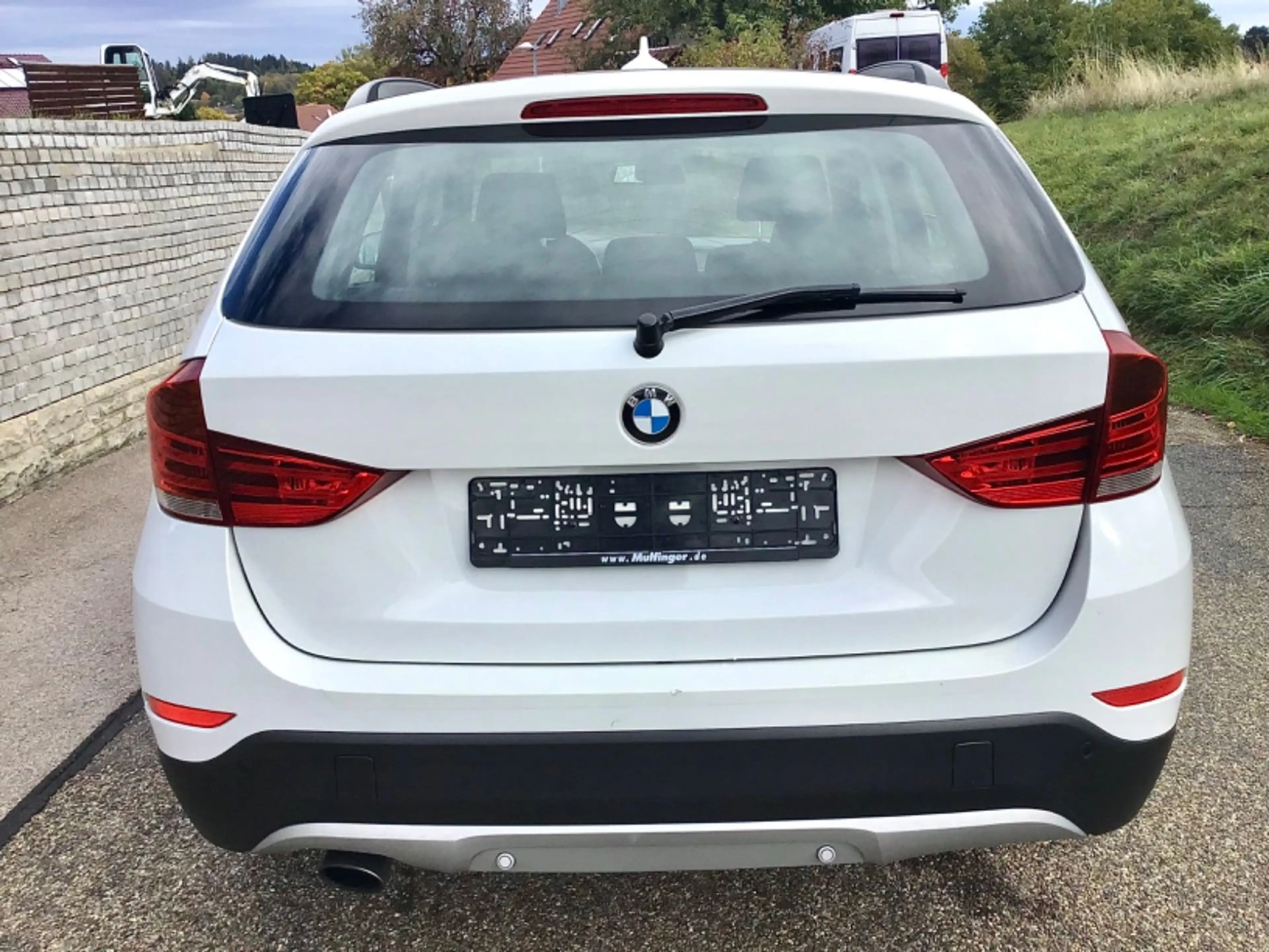 BMW X1 sDrive 18 i ADVANTAGE - NAVI*BI-XENON*AHK*PDC*8 Fach bereift*Fahrradträger-1 HAND*TOP Zstd. !! — photo 13