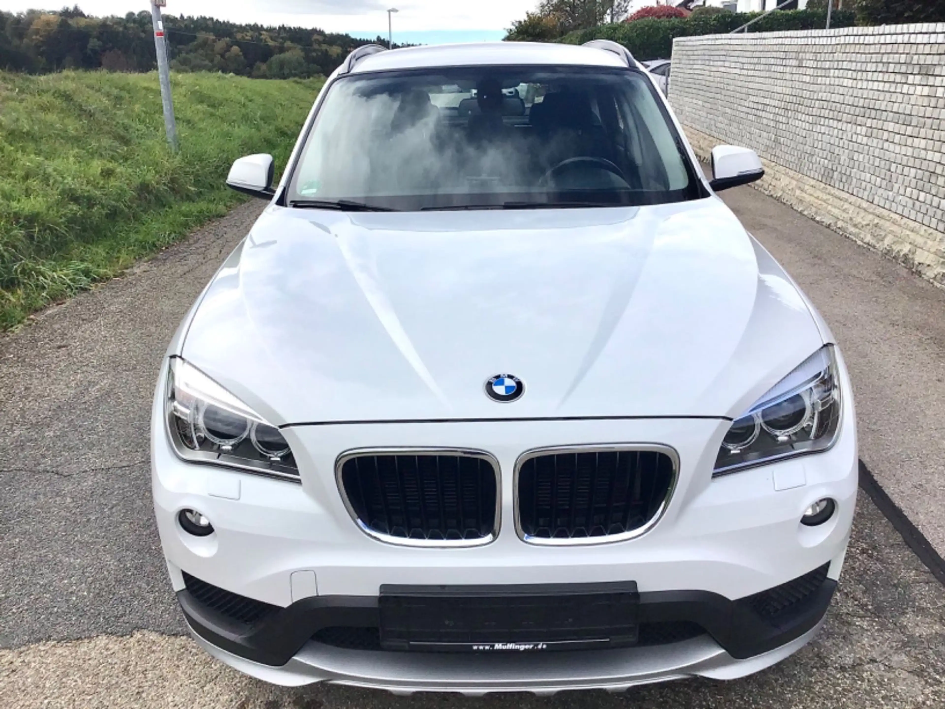 BMW X1 sDrive 18 i ADVANTAGE - NAVI*BI-XENON*AHK*PDC*8 Fach bereift*Fahrradträger-1 HAND*TOP Zstd. !! — photo 3