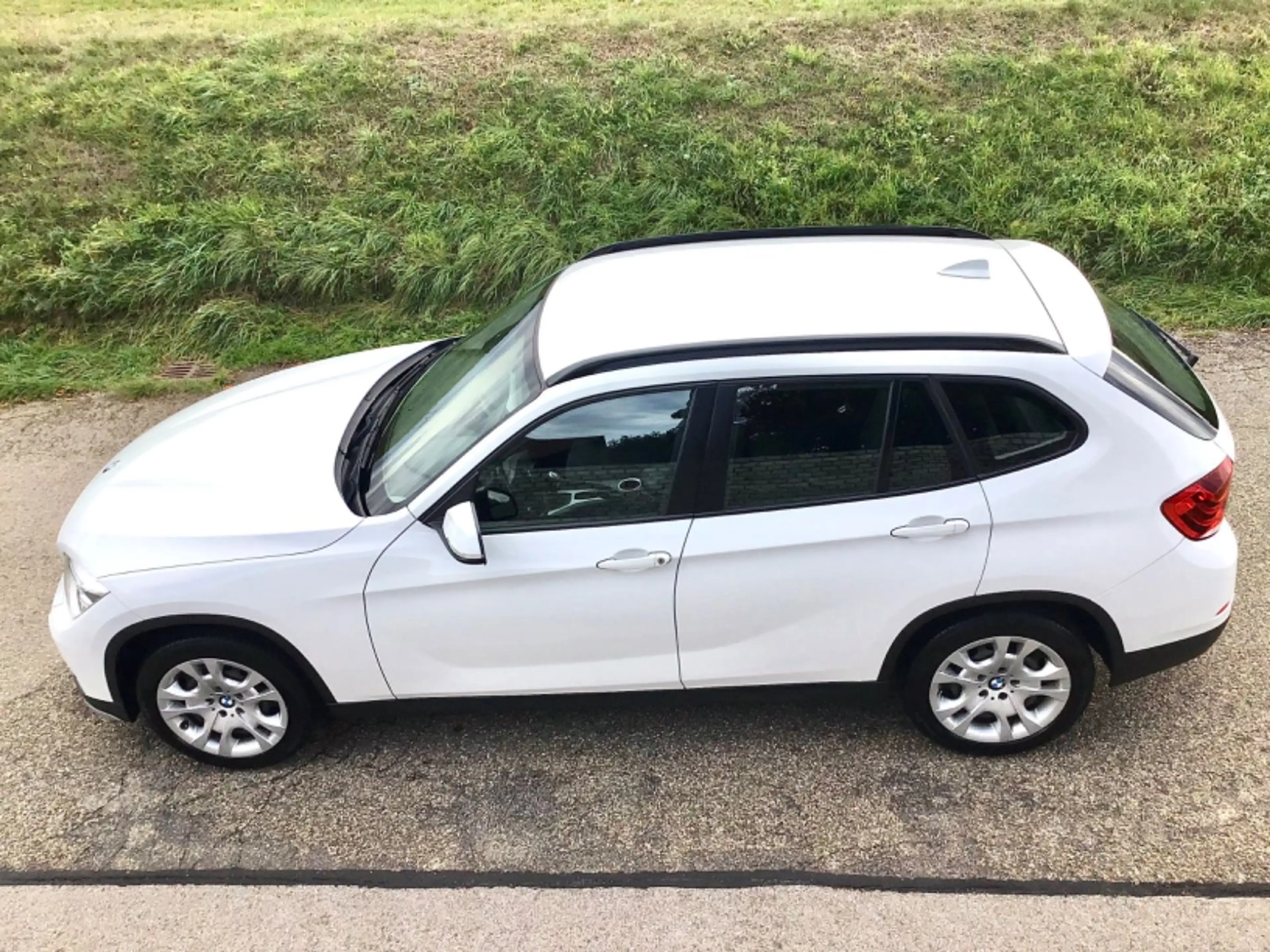 BMW X1 sDrive 18 i ADVANTAGE - NAVI*BI-XENON*AHK*PDC*8 Fach bereift*Fahrradträger-1 HAND*TOP Zstd. !! — photo 4