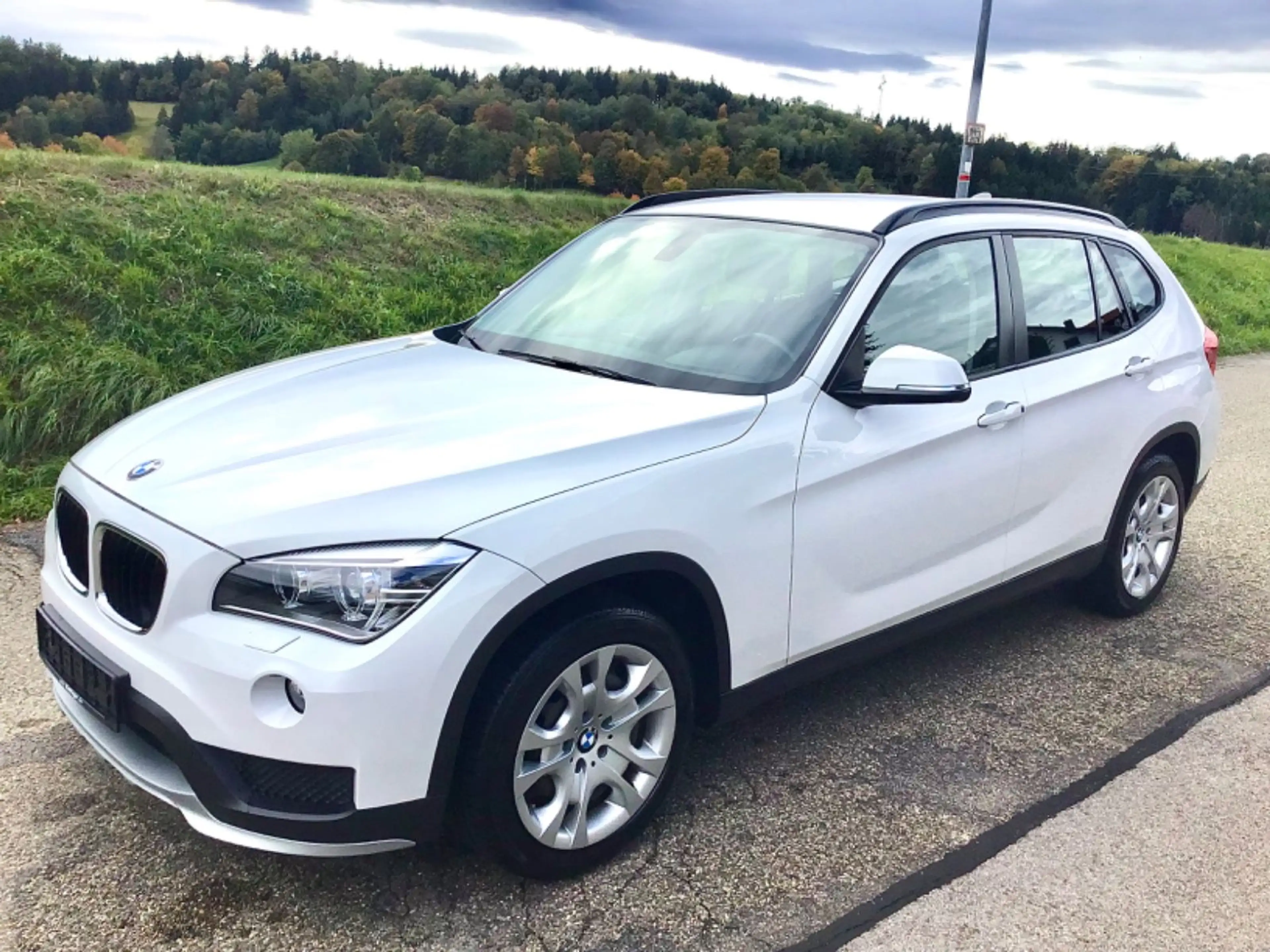 BMW X1 sDrive 18 i ADVANTAGE - NAVI*BI-XENON*AHK*PDC*8 Fach bereift*Fahrradträger-1 HAND*TOP Zstd. !! — photo 10