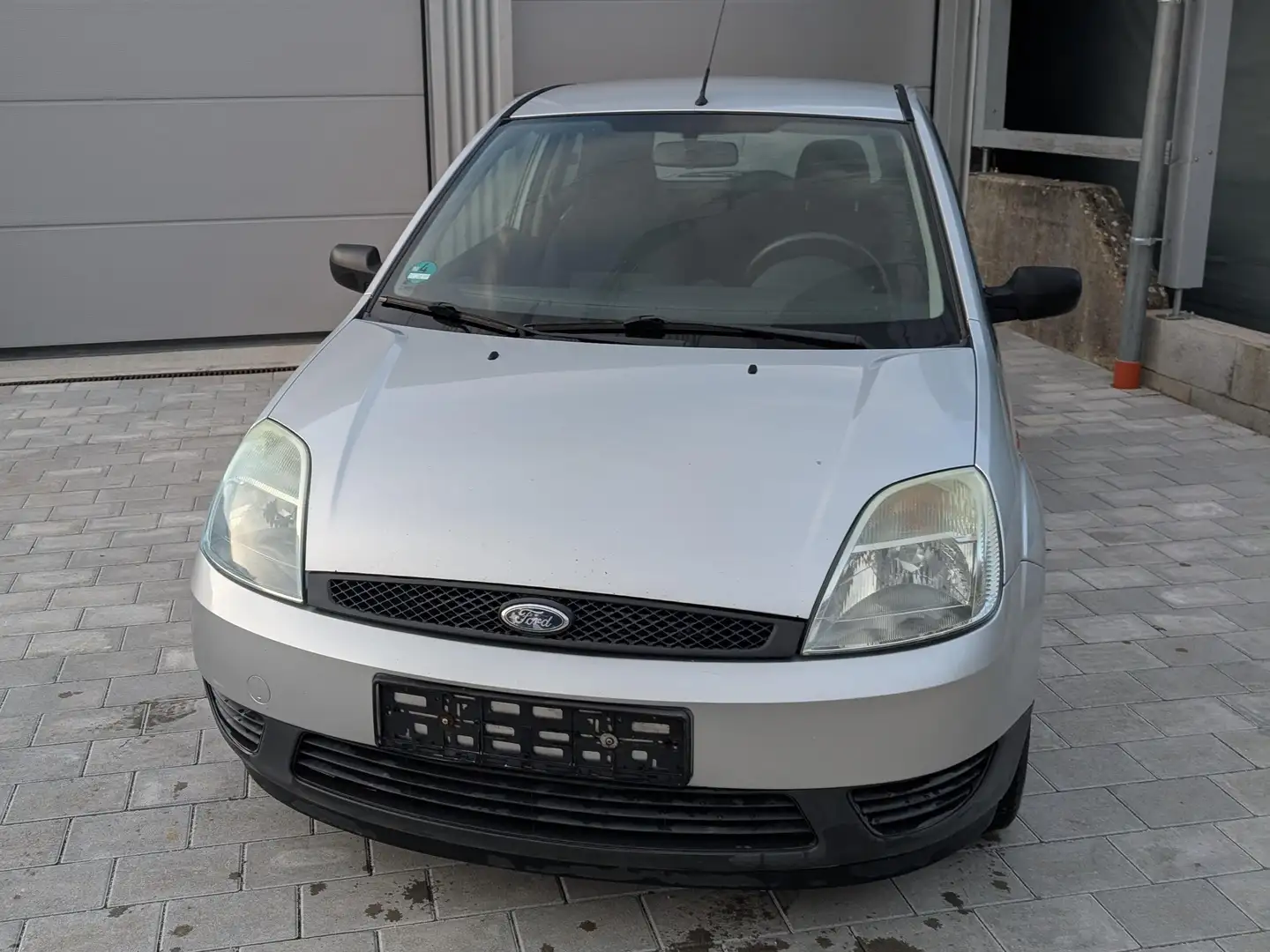 Ford Fiesta Fiesta 1.3 Trend Silber - 1