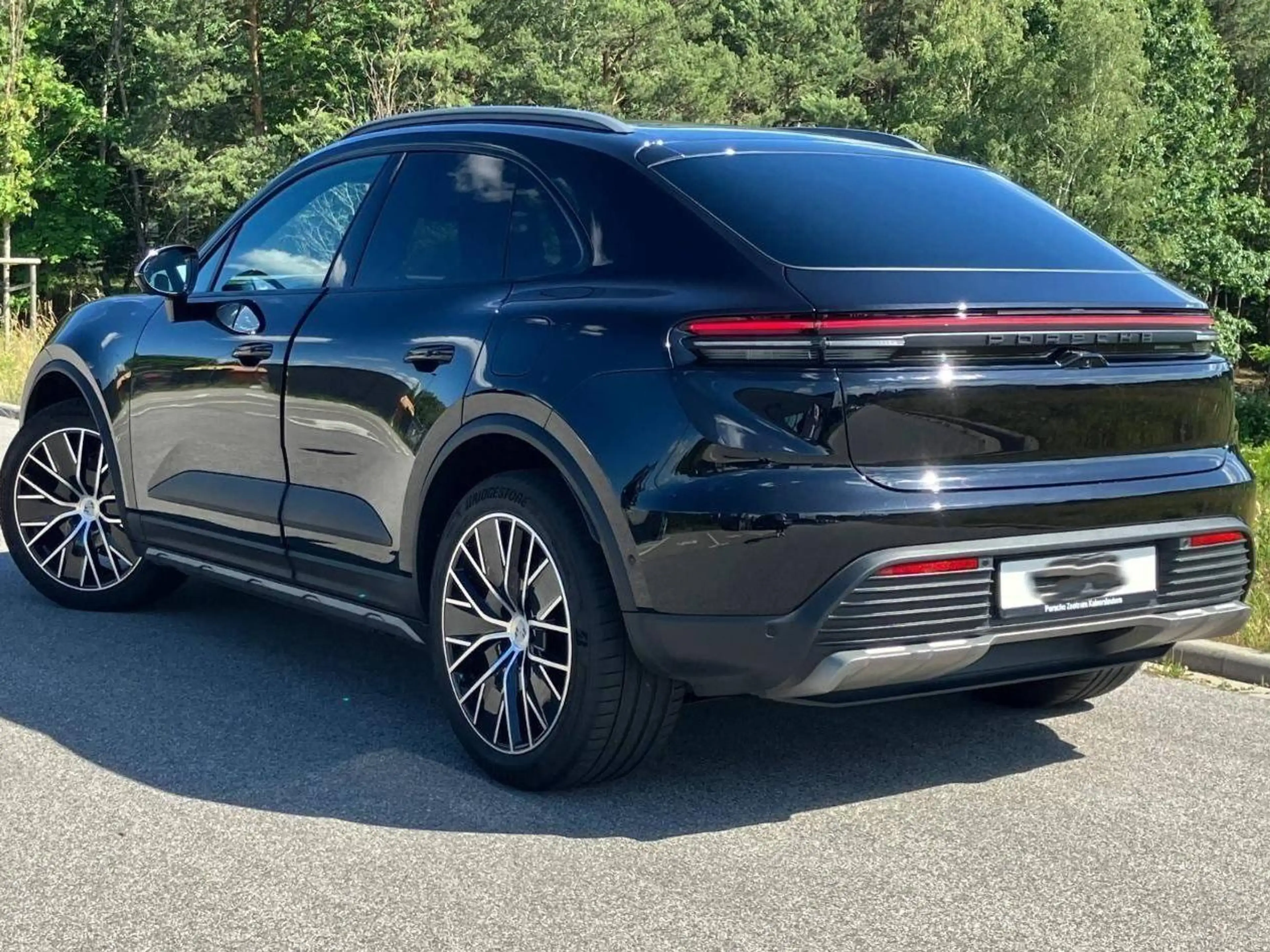 Porsche Macan Macan Hinterachslenkung BOSE Luftfederung 2 — photo 3