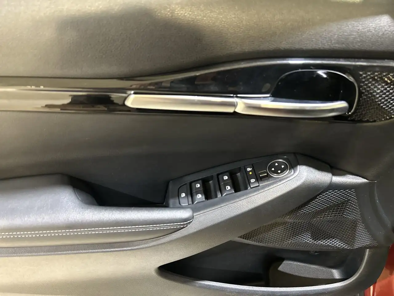 Kia Seltos снимка Kia Seltos