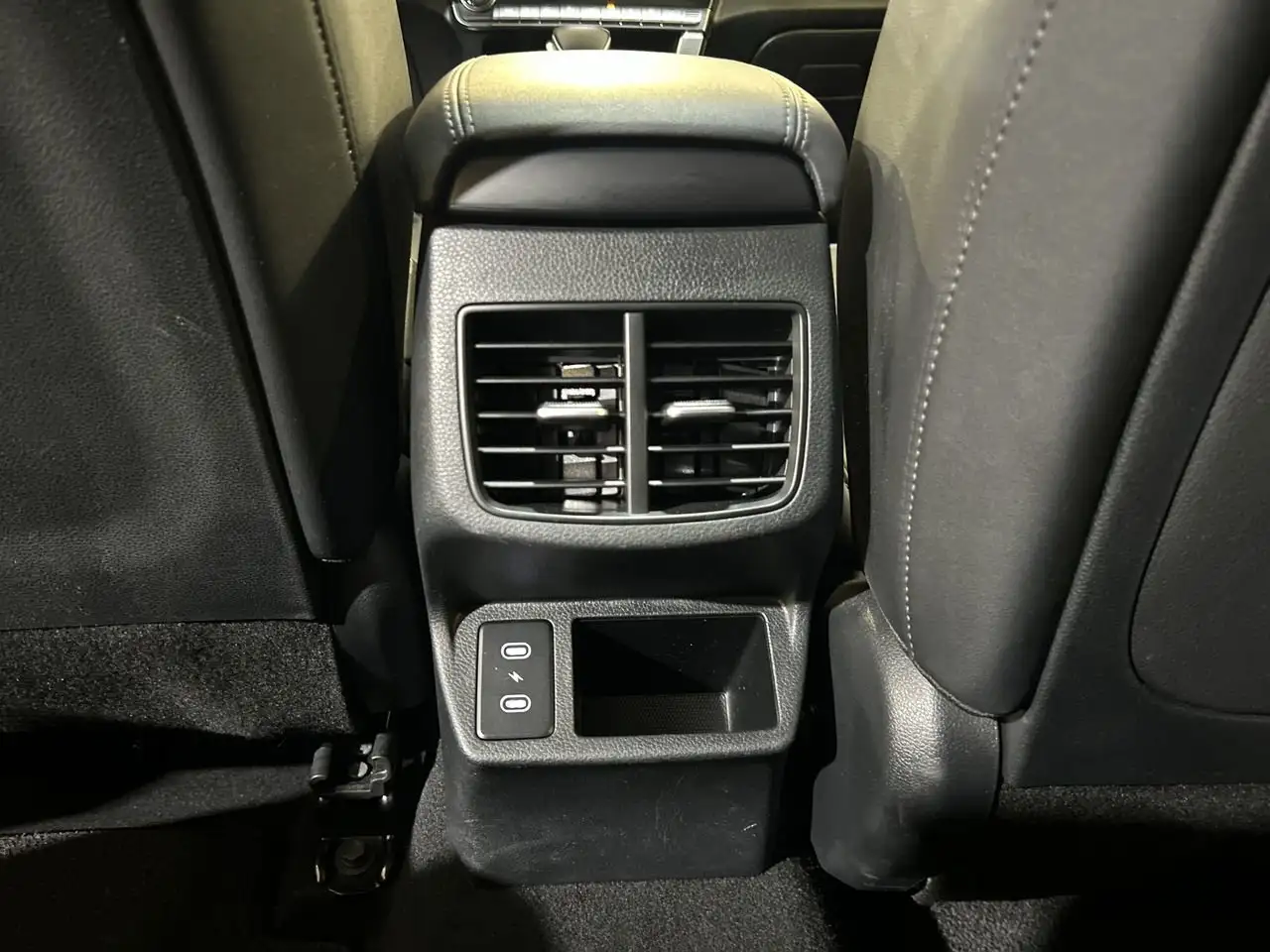 Kia Seltos снимка Kia Seltos