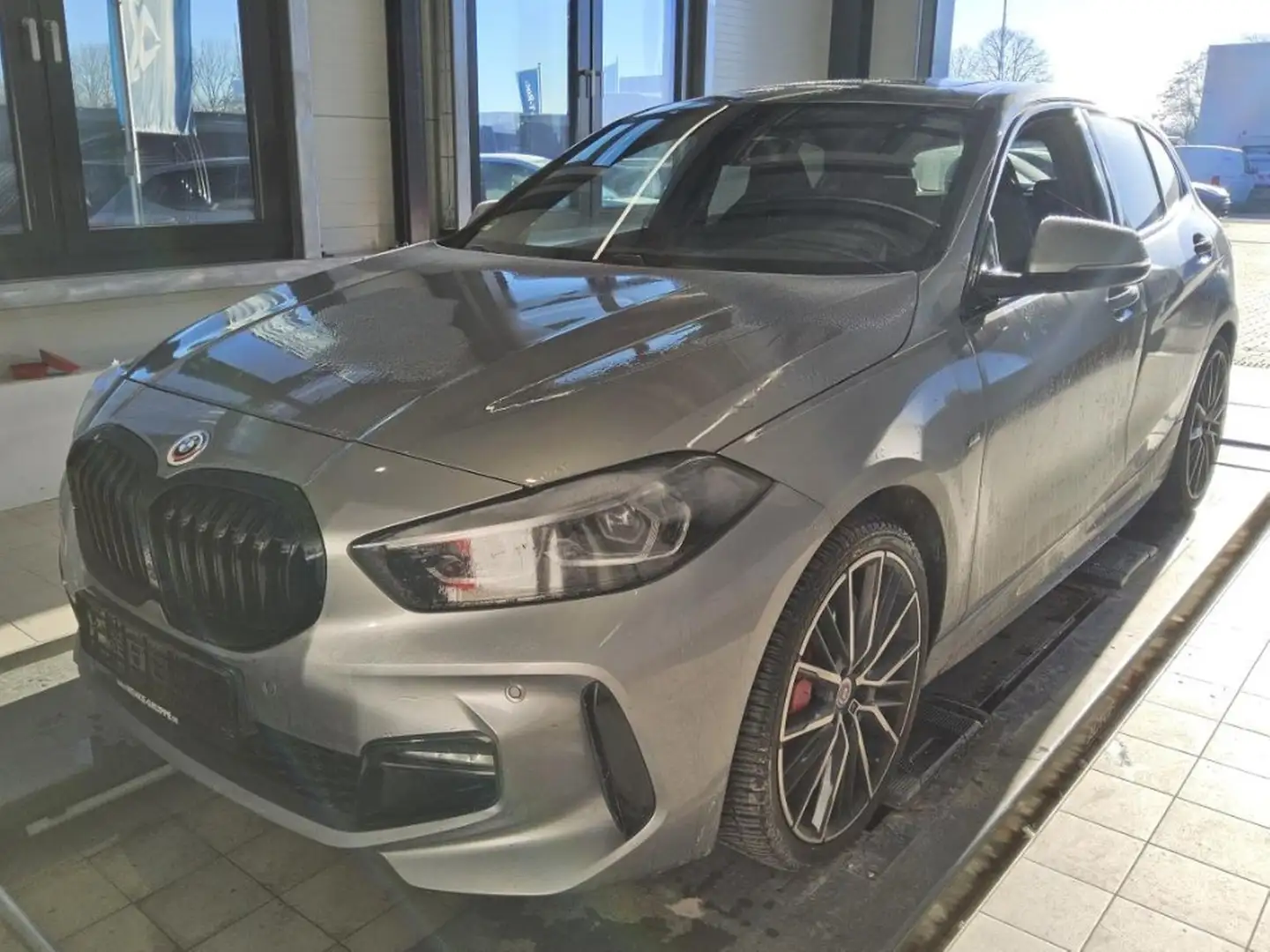 BMW 120 i M Sport Grau - 2
