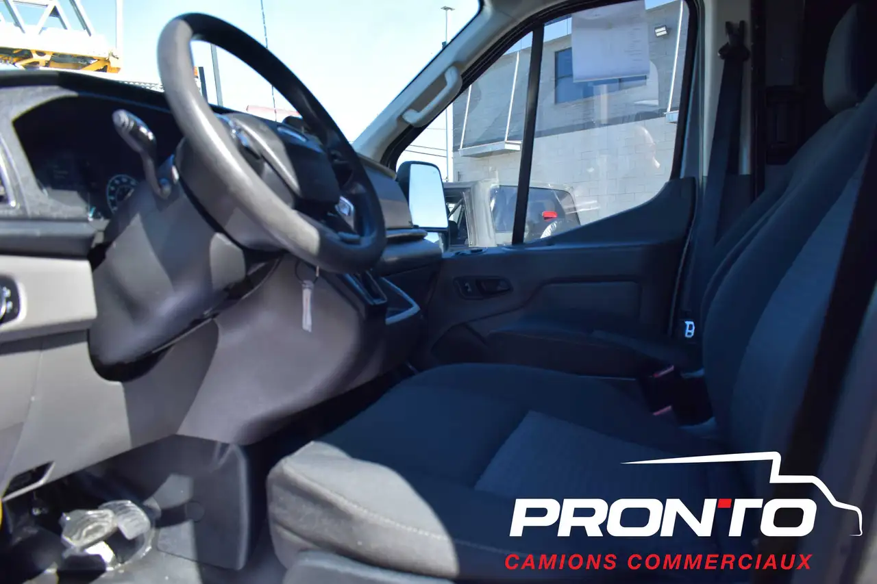 Ford Transit Cargo Van снимка Ford Transit Cargo Van