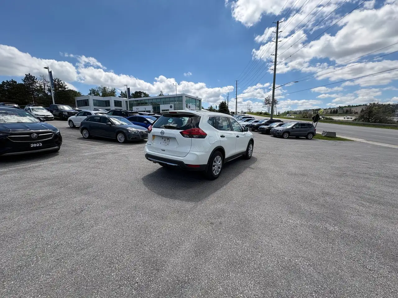 Nissan Rogue снимка Nissan Rogue