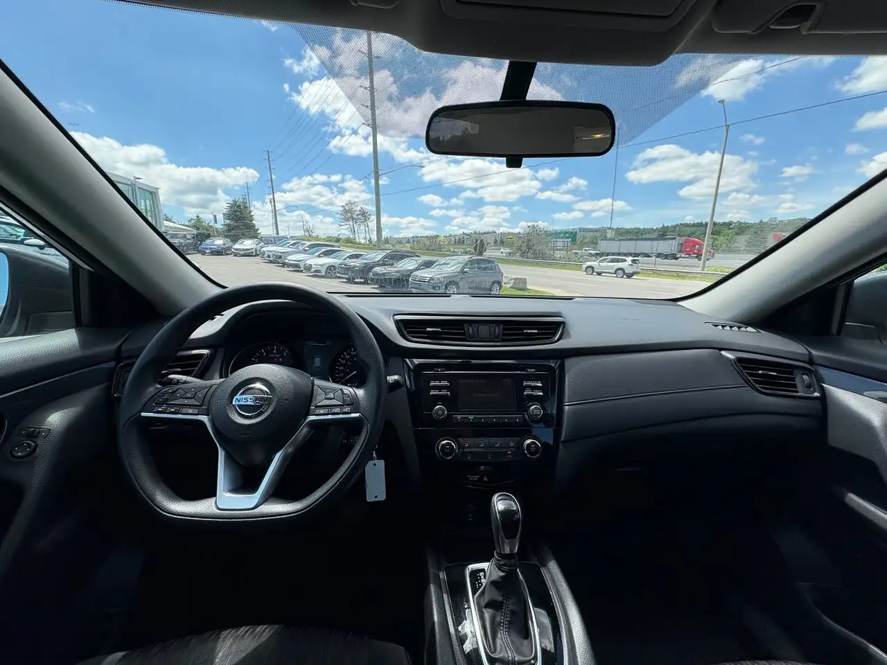 Nissan Rogue снимка Nissan Rogue