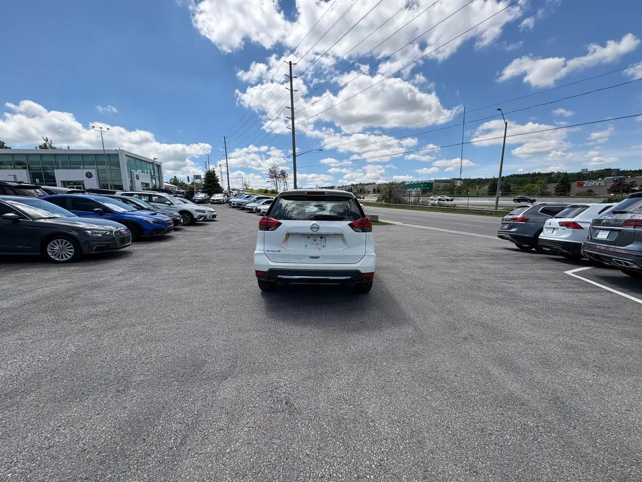 Nissan Rogue снимка Nissan Rogue