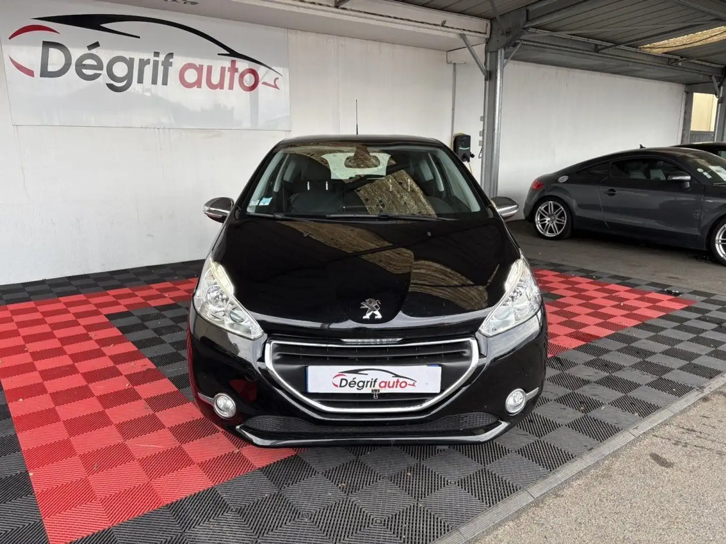 Peugeot 208 1.2 VTi 82ch BVM5 Active Schwarz - 2
