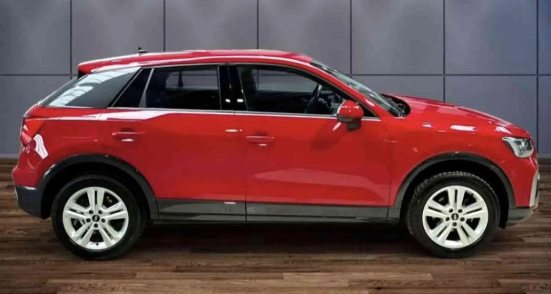 Audi Q2 1.0 30 TFSI benzina Rosso - 2