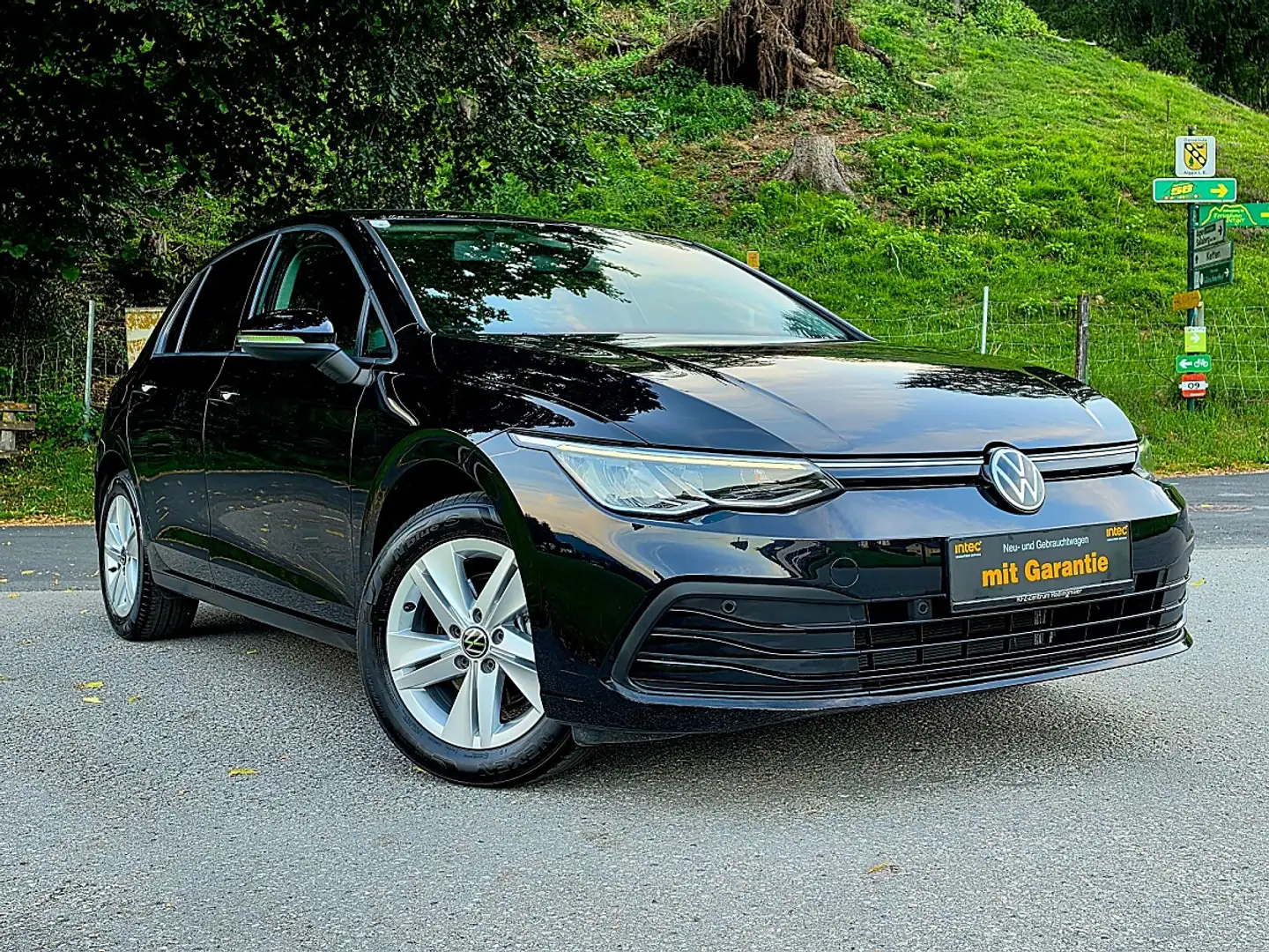Volkswagen Golf *MASSAGE*1.Besitz*Servicegepflegt* Schwarz - 2