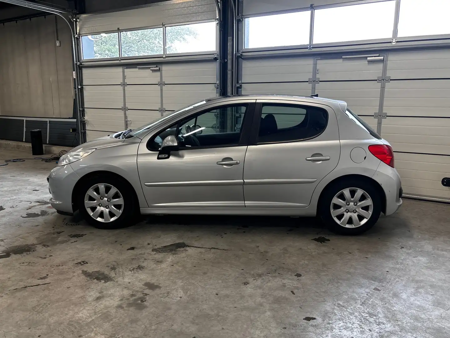Peugeot 207 1.4-16V XS Pack|Airco|NWE APK|Pano|Cruise control| Grijs - 2