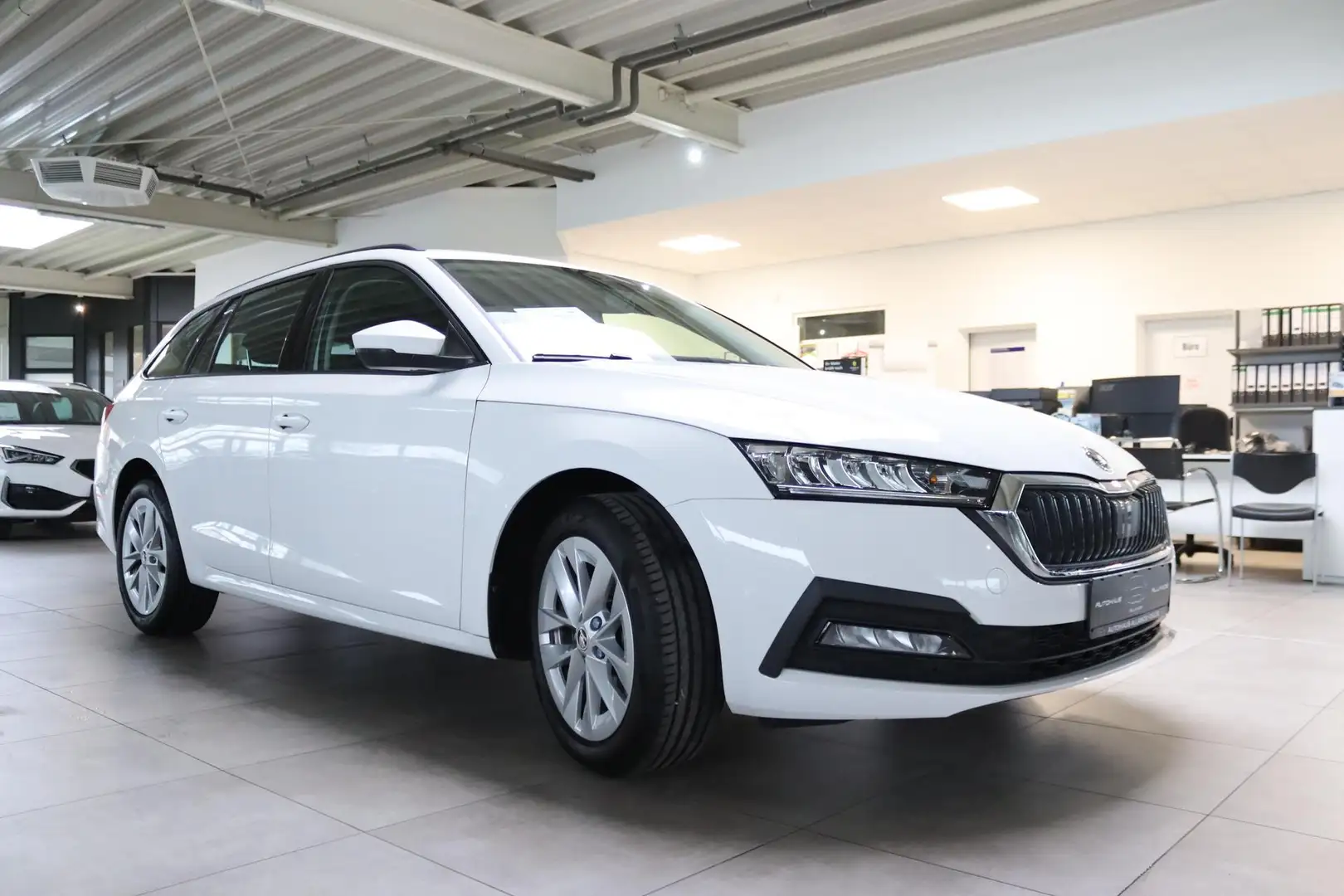 Skoda Octavia Combi 1.4 TSI iV Ambition OPF 110 kW (150 PS), ... Blanc - 2