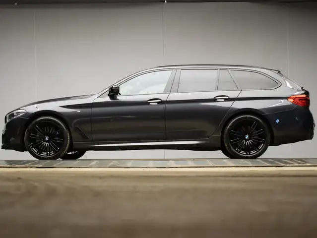 BMW 540 5-serie Touring 540i xDrive High Executive (CARPLA