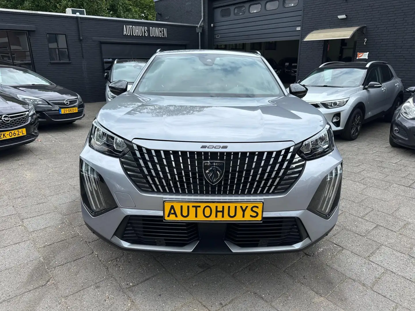 Peugeot 2008 1.2 PureTech (130pk) Allure! Aut! Apple/Android Ca Grijs - 2