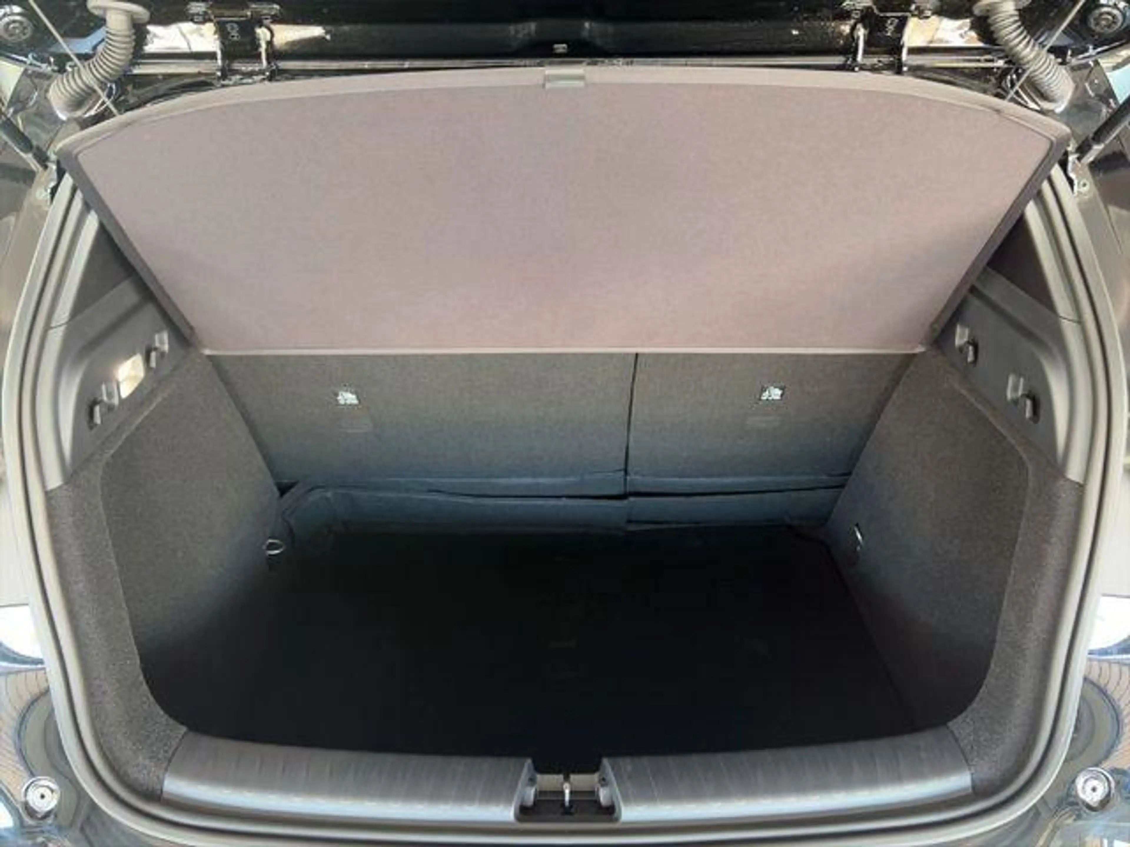 BYD Dolphin G DM-i Comfort /PANO/SHZ/SOFORT 156 kW (212 PS), ... — photo 11