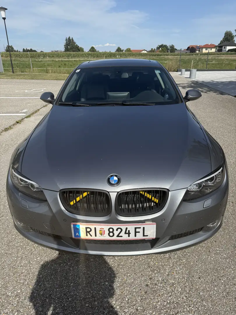 BMW 320 320d Coupé Grau - 2