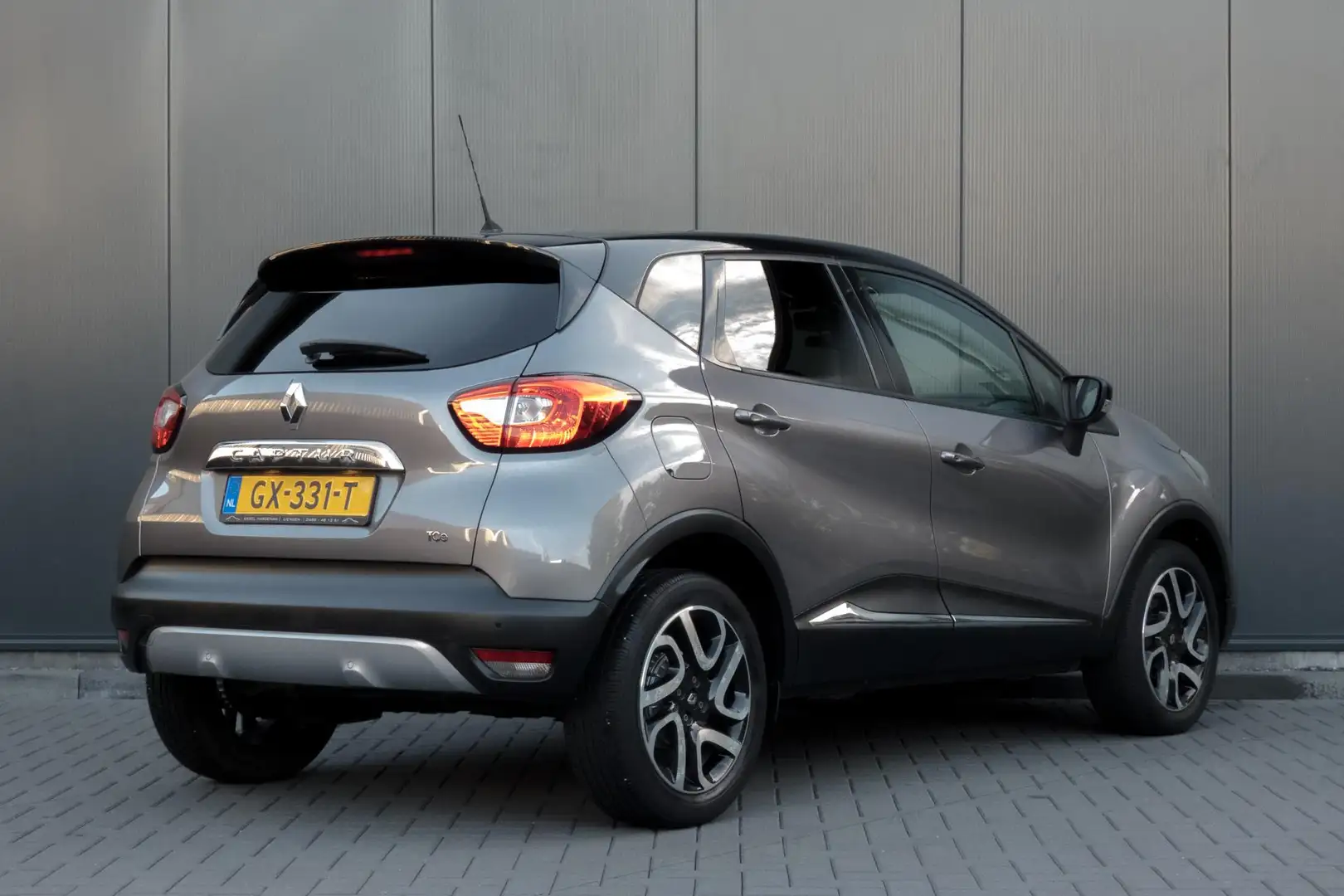 Renault Captur 0.9 TCe Xmod | STOELVERWARMING | CAMERA | CARPLAY Grijs - 2