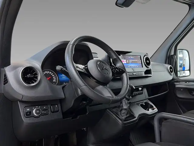 Mercedes-Benz Sprinter view 11