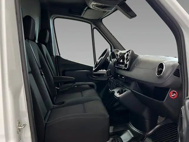Mercedes-Benz Sprinter view 12