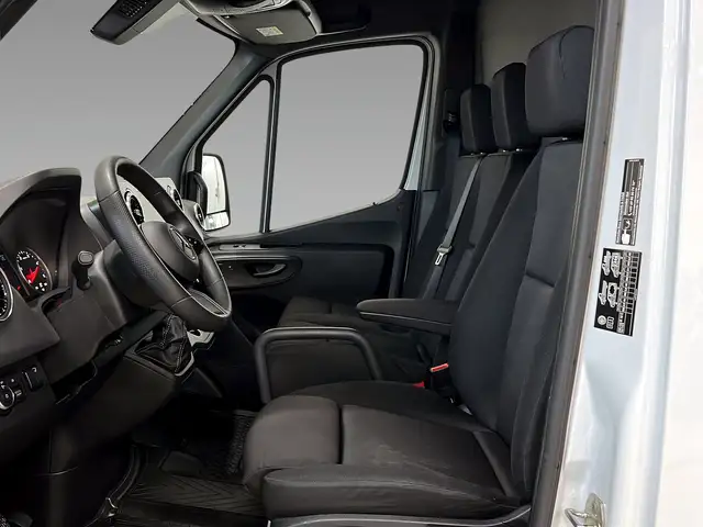 Mercedes-Benz Sprinter view 10