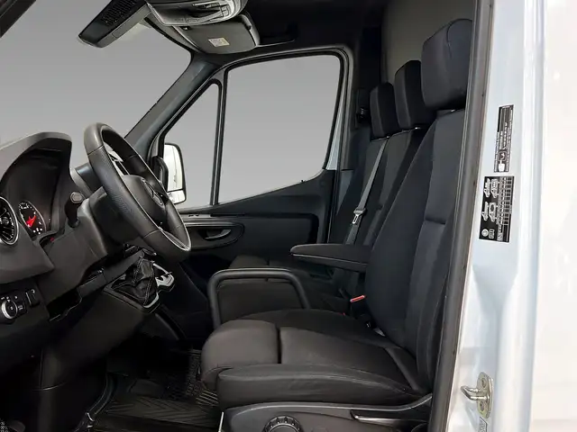 Mercedes-Benz Sprinter view 9