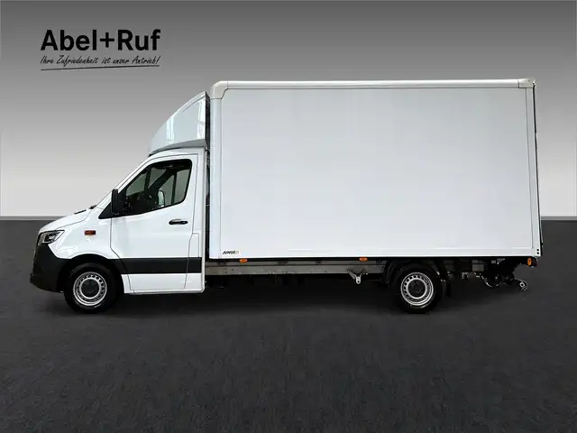 Mercedes-Benz Sprinter view 5