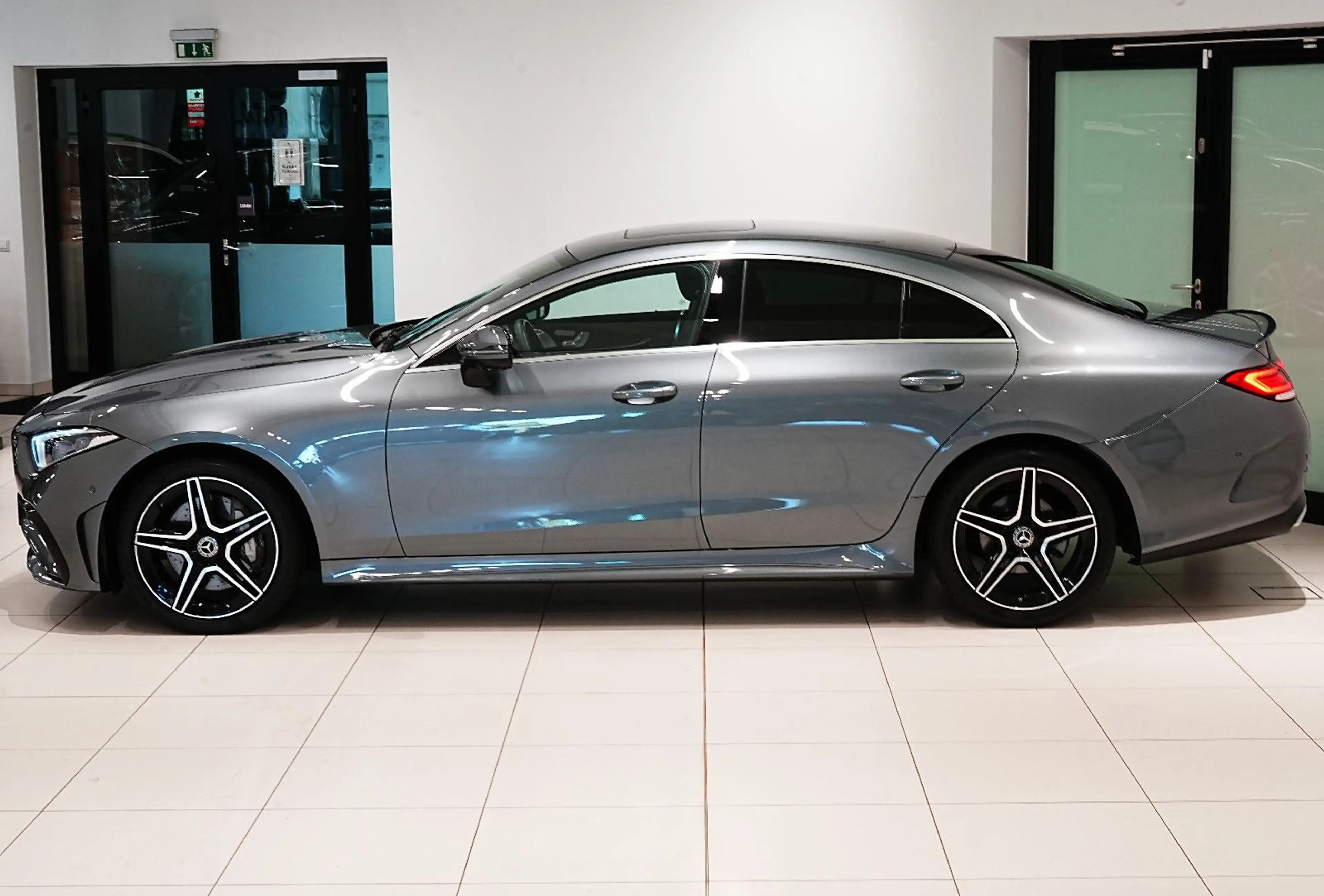 Mercedes-Benz CLS 300 d|AMG|DISTR|SCHIEBEDACH|MEMO|360°|BURMES| — photo 12