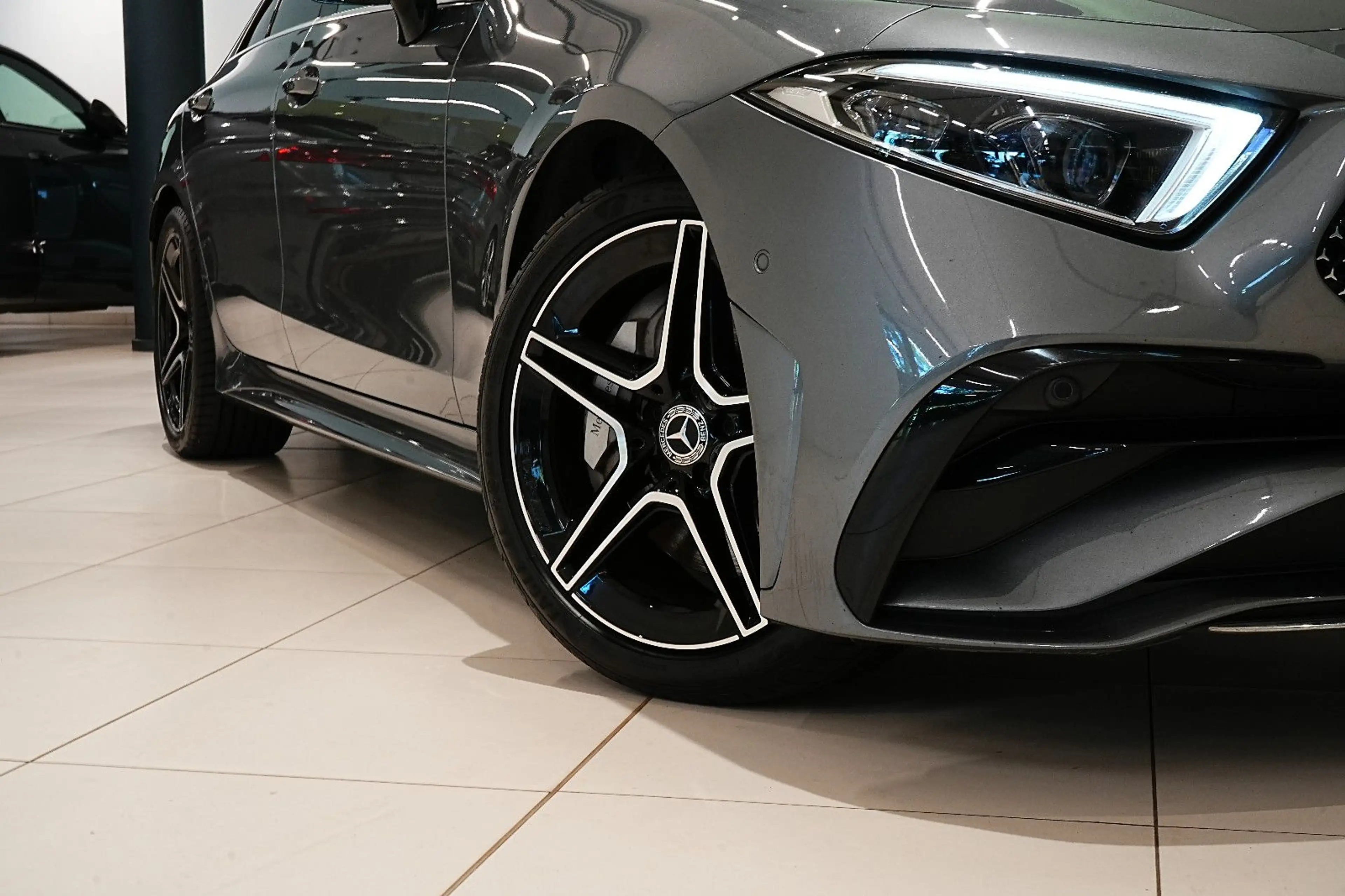 Mercedes-Benz CLS 300 d|AMG|DISTR|SCHIEBEDACH|MEMO|360°|BURMES| — photo 2