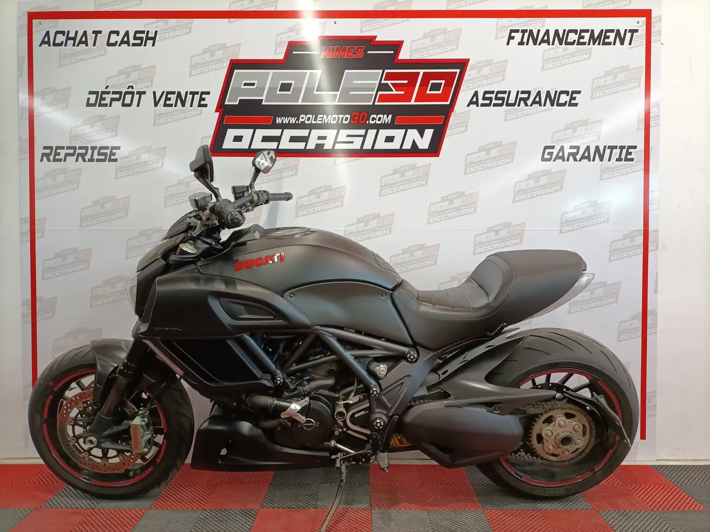Ducati Diavel Czarny - 2