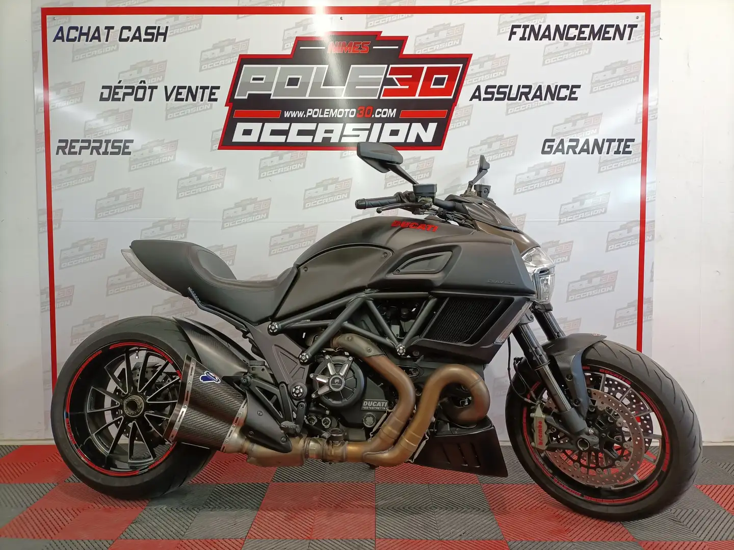 Ducati Diavel Czarny - 1