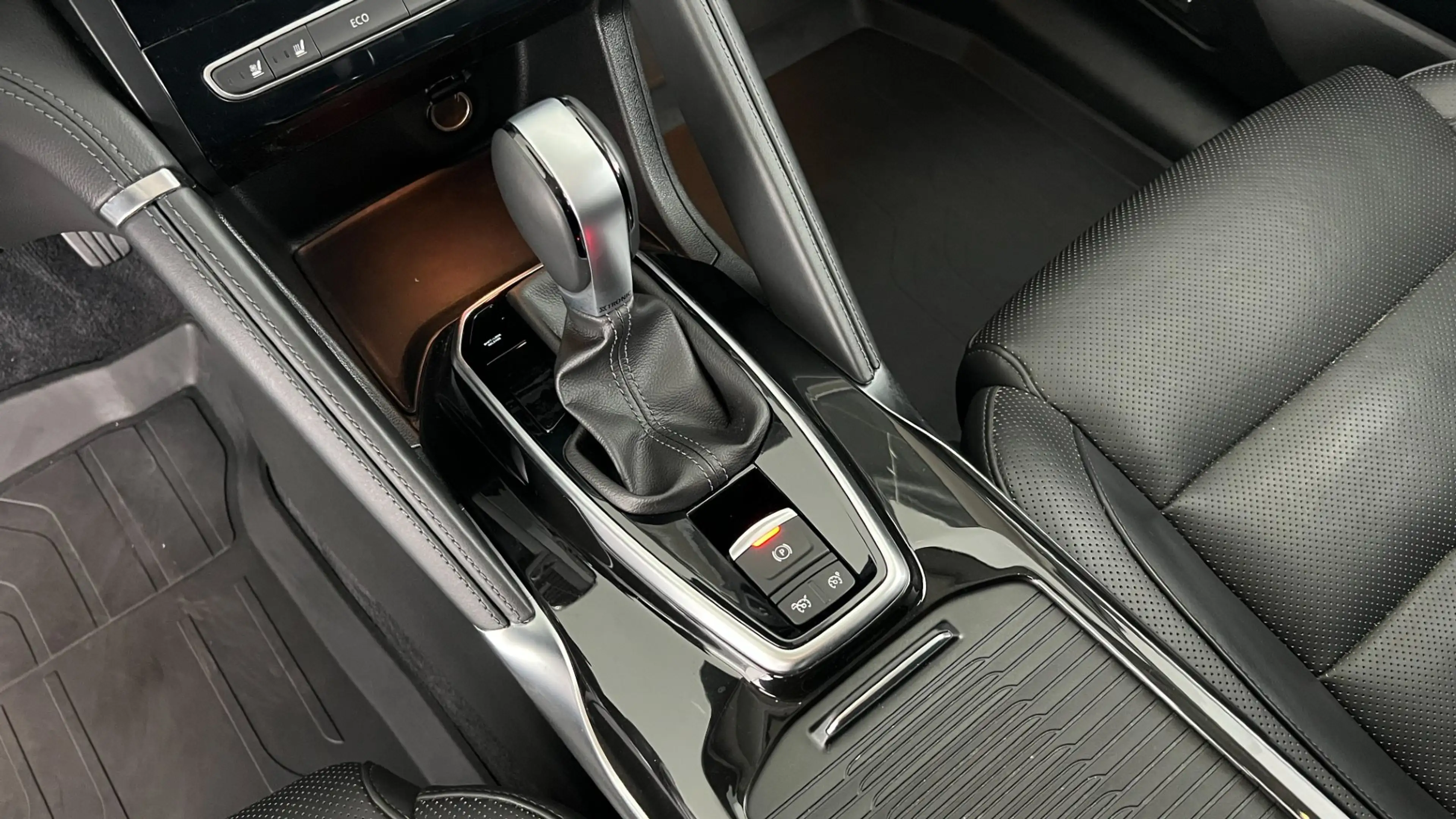 Renault Koleos dCi 175 4WD Initiale X-Tronic — photo 13
