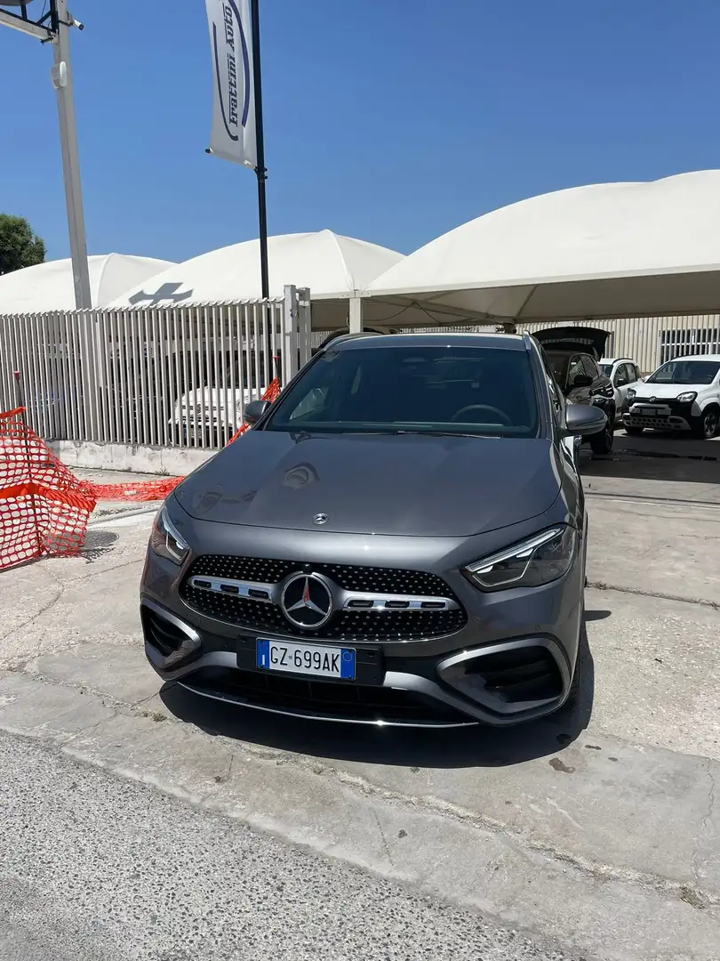 Mercedes-Benz GLA 200 d Premium auto Grigio - 2