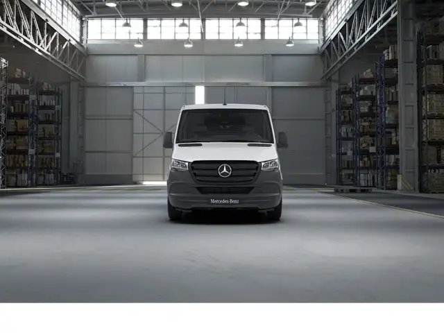 Mercedes-Benz Sprinter view 2