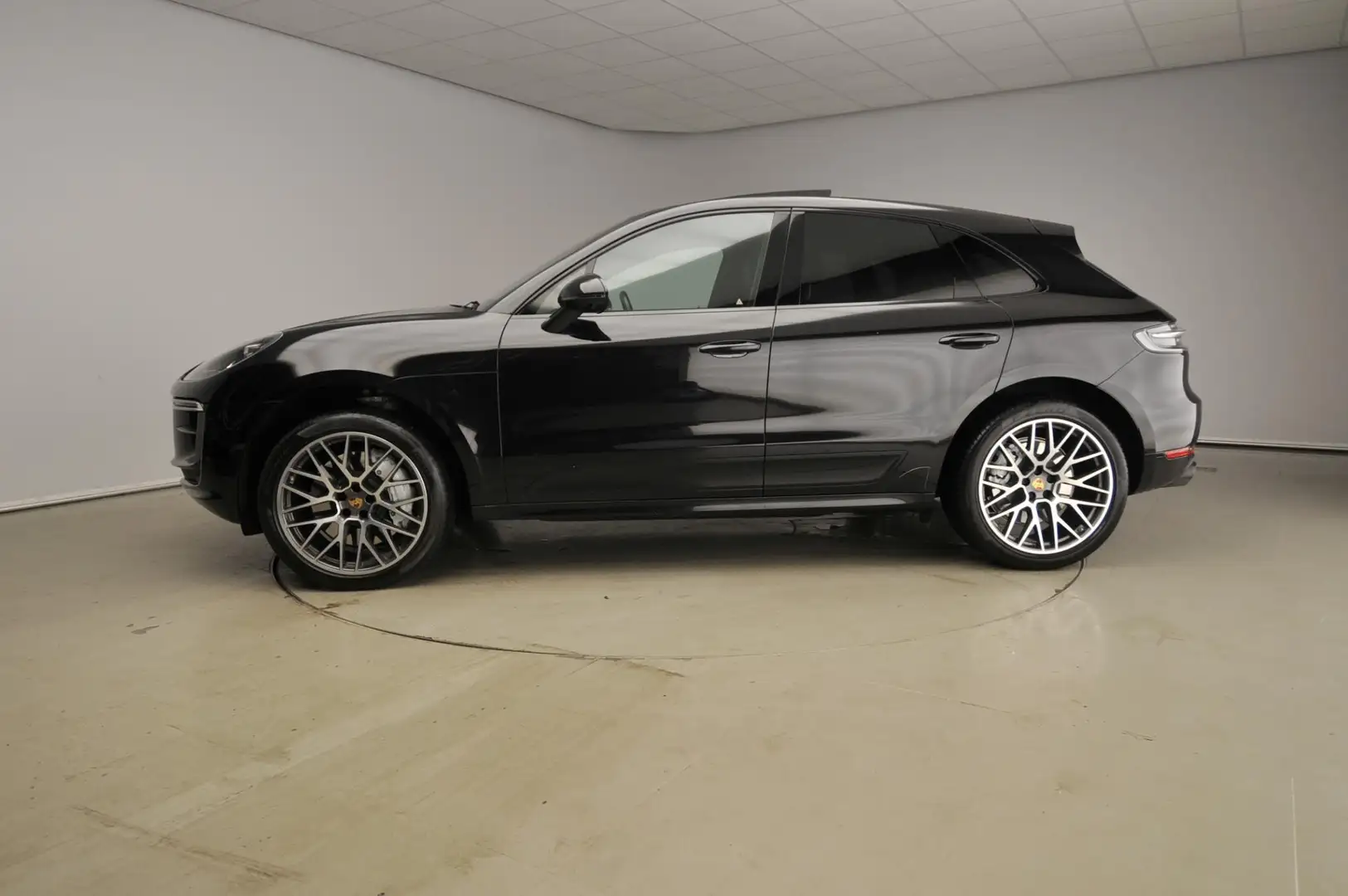 Porsche Macan 2.9 Turbo Pano | 21" RS Spyder | Trekhaak elek. | Zwart - 2