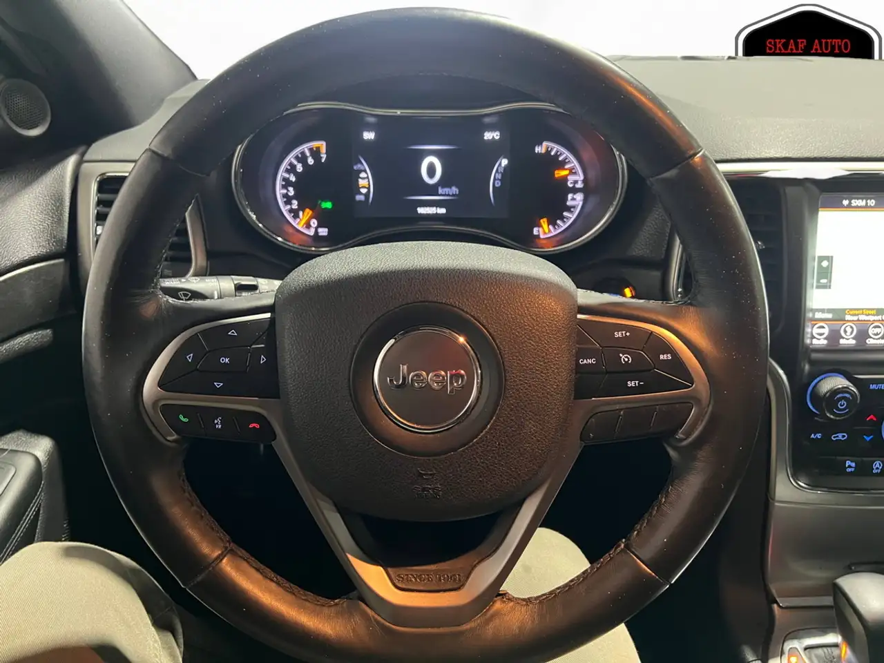 Jeep Grand Cherokee снимка Jeep Grand Cherokee