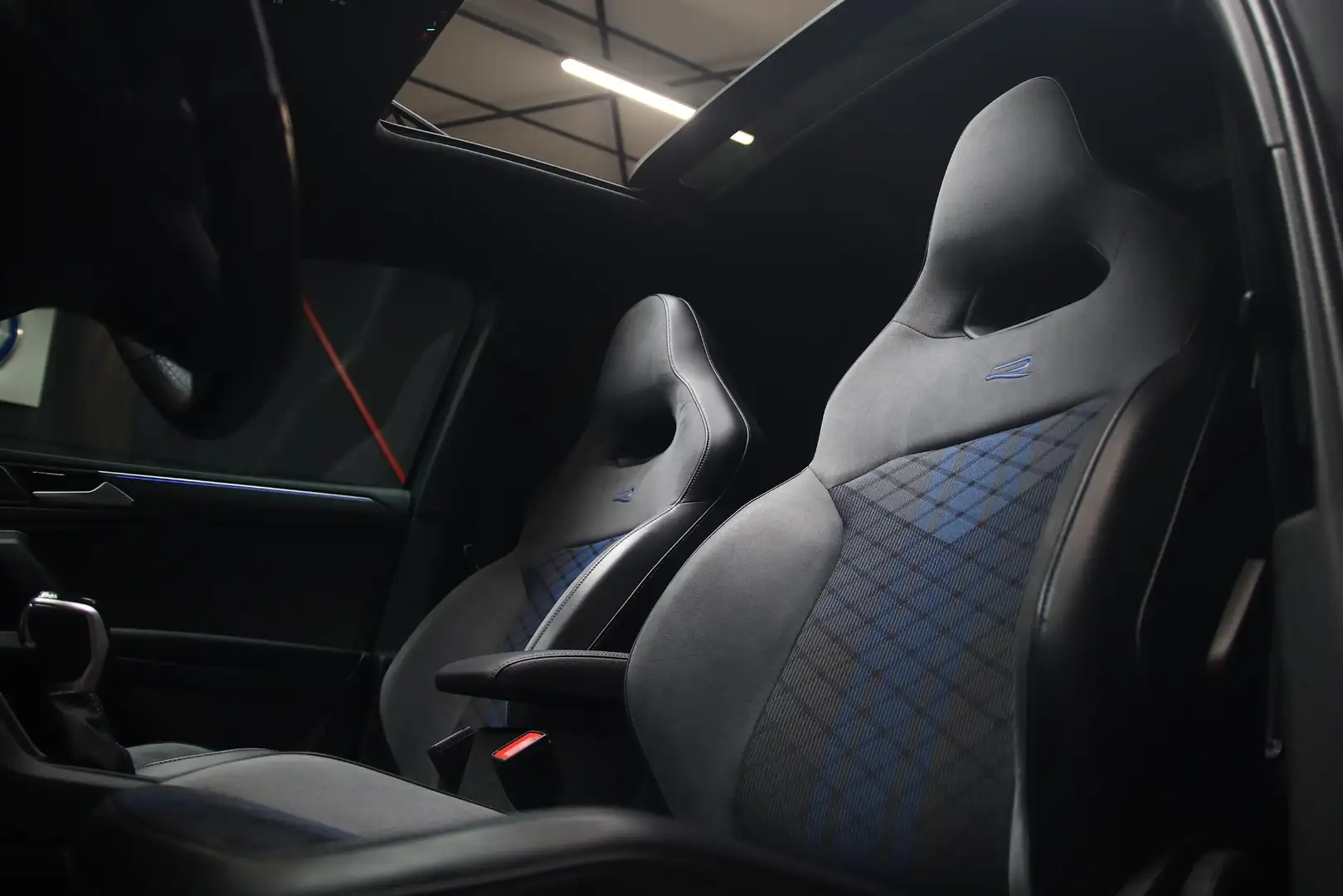 Volkswagen Tiguan 2.0 TSI R 75 Edition 4Motion PANO-H&K-AKRA-HUD Grijs - 2