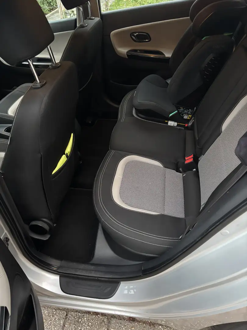 Kia Ceed / cee'd 1.6 GDI Plus Pack Grijs - 1