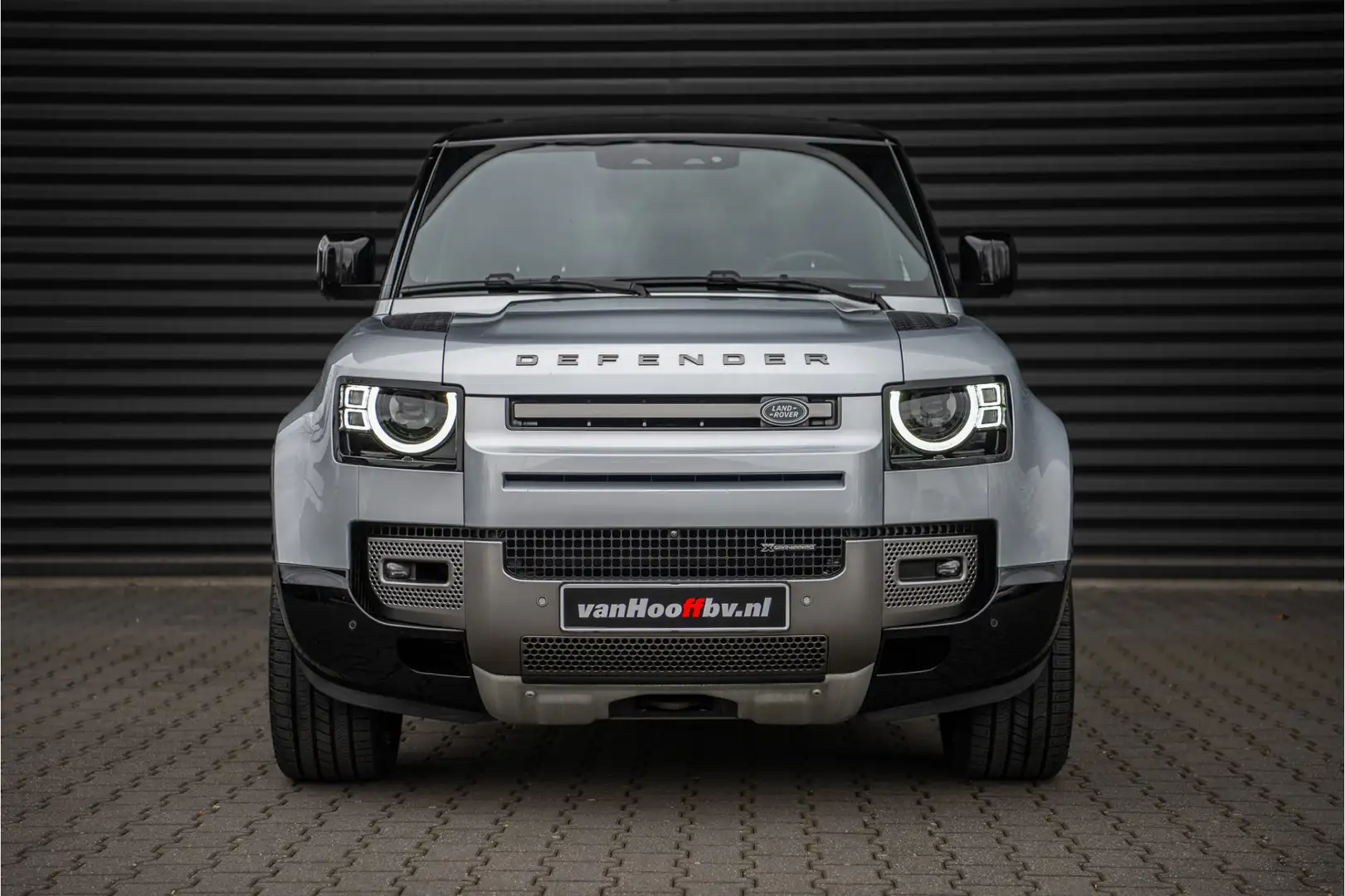 Land Rover Defender 110 P400e 110 X-Dynamic HSE -22''-Headup-Pano-Trek Stříbrná - 2