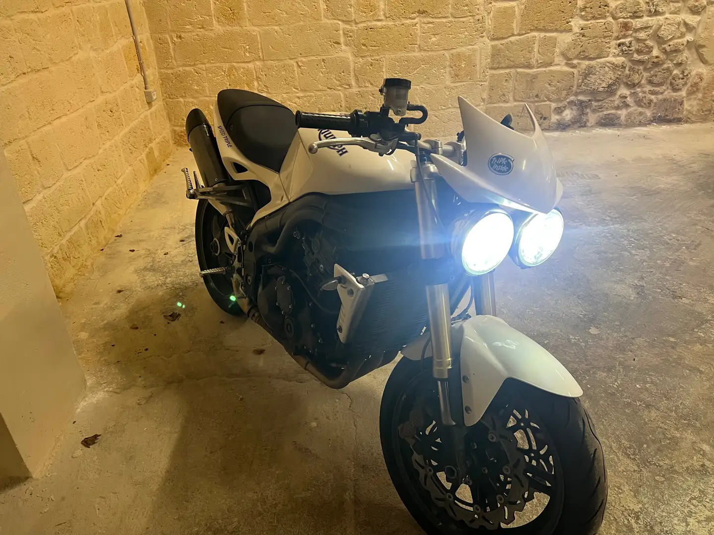 Triumph Speed Triple 1050 R Bianco - 2