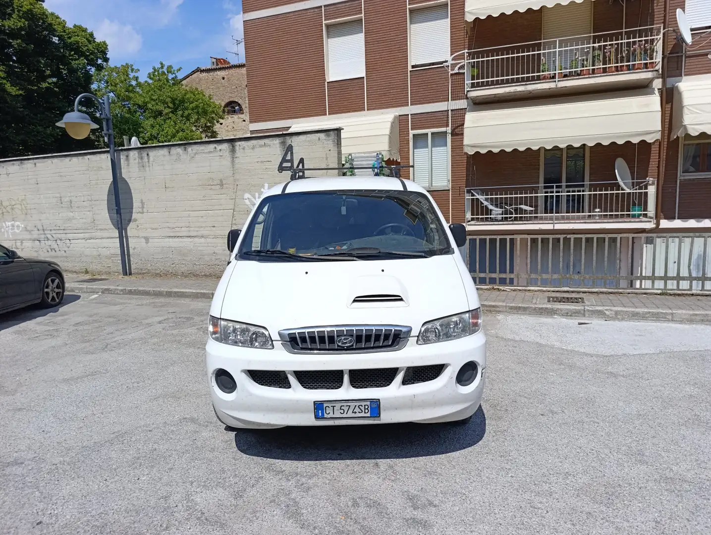 Hyundai H-1 2.5 td HSV Max - 1