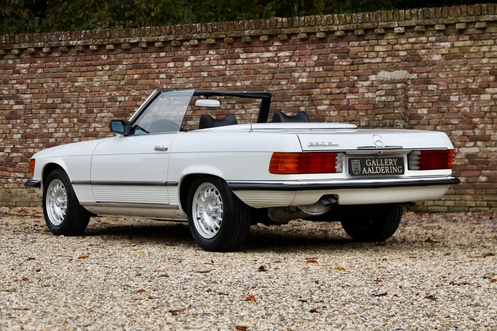 Mercedes-Benz SL 280 "Classicweiss" Finished in the timeless “Classic W Biały - 2
