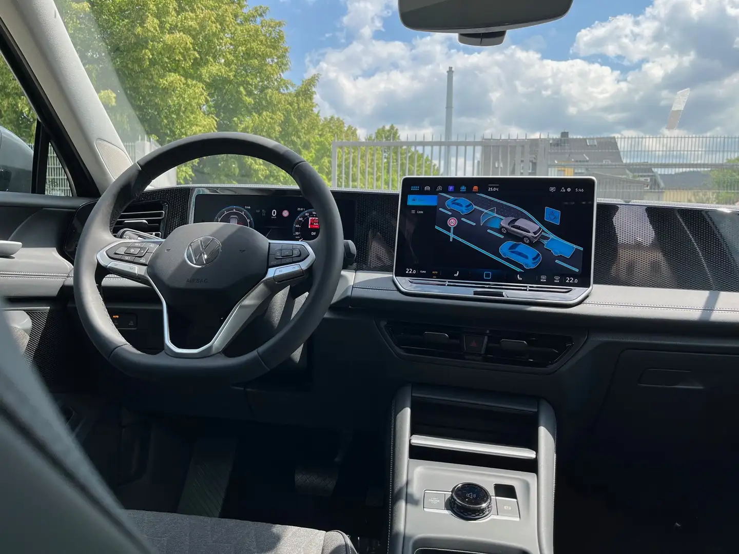 Volkswagen Tiguan 1.5 eTSI DSG Life "18 AHK Garantie bis 2029 Keyl. Grau - 2