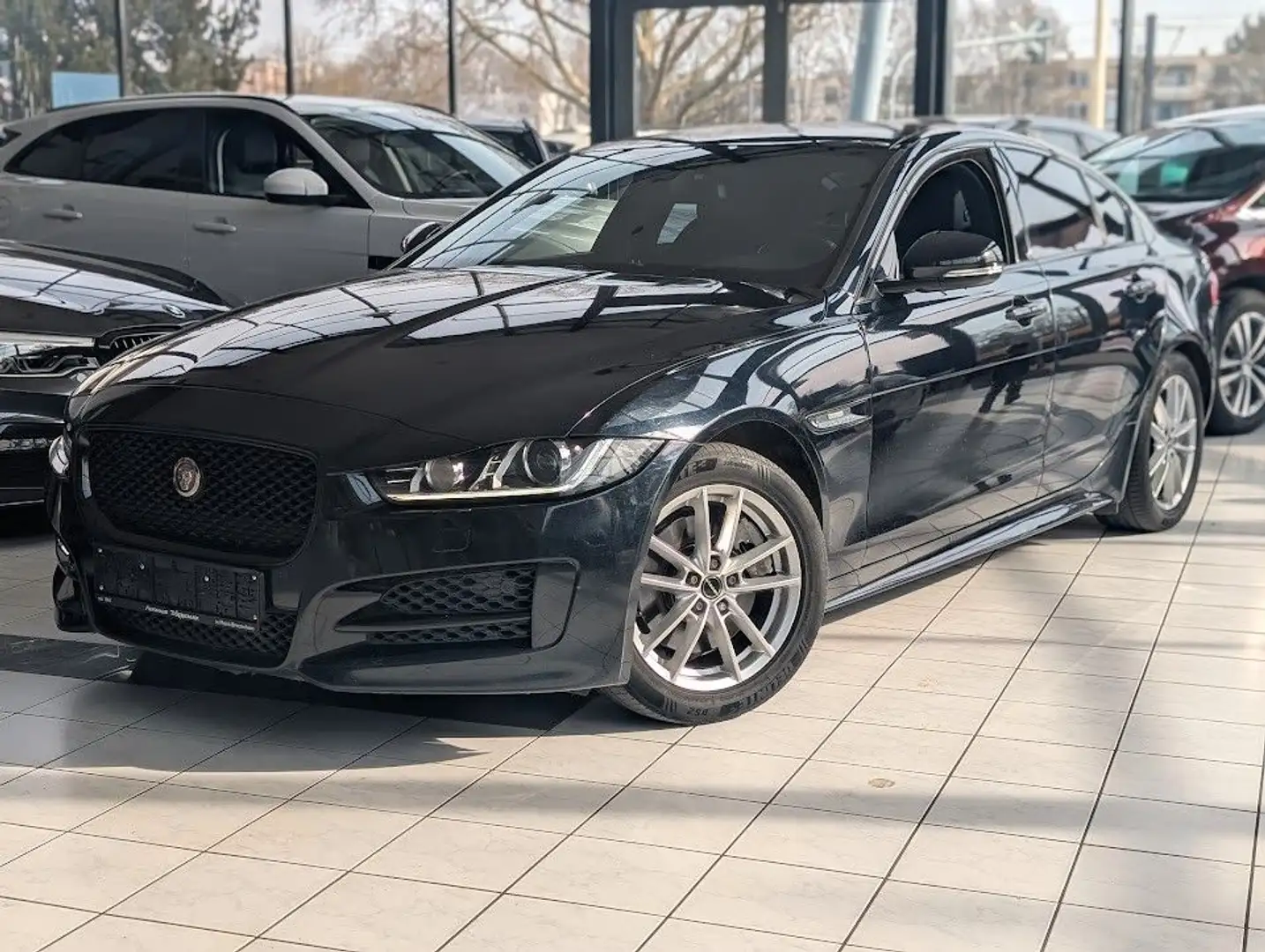 Jaguar XE 25t R-Sport AWD KAMERA Sitzheiz. PANORAMA Fekete - 1